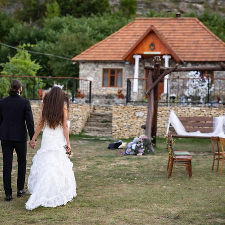 Casa Agricultorului Varzari Butuceny Exteriér fotografie